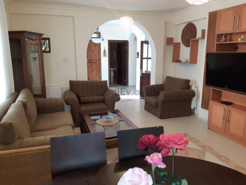 3+1 villa to rent with garden, fireplace, 350 m² in Alsancak, Kyrenia-4